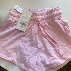 New Fabletics Sue Shorts III 3”